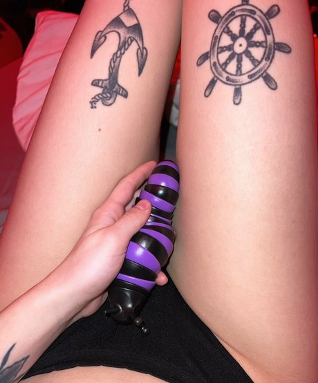 SuspiciousRavioli ポルノスター ヌード 画像