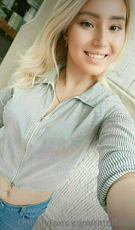 ブルネットの猫OnlyFans 美しい裸 写真