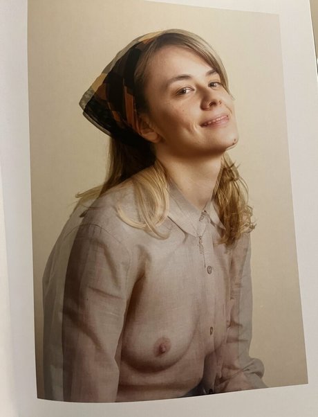 Dasha Nekrasova 裸の女優 画像