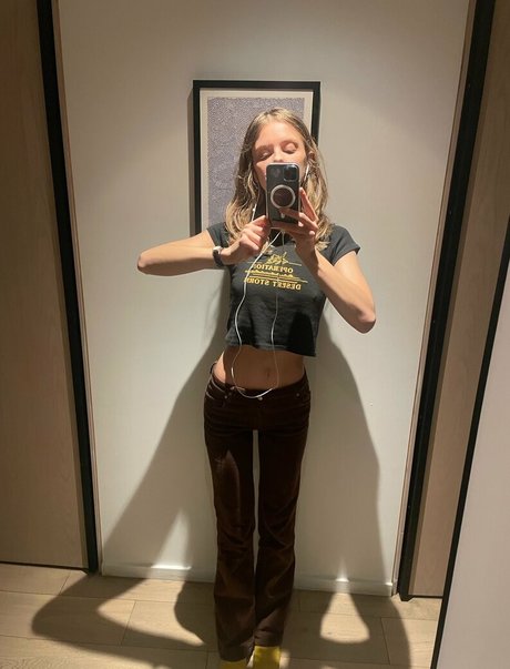 Dasha Nekrasova ヌード女優 写真