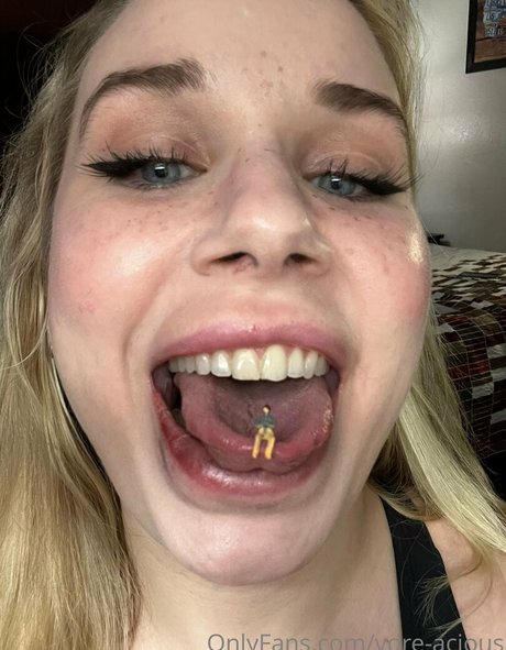 vore acious clips XXXモデル 写真