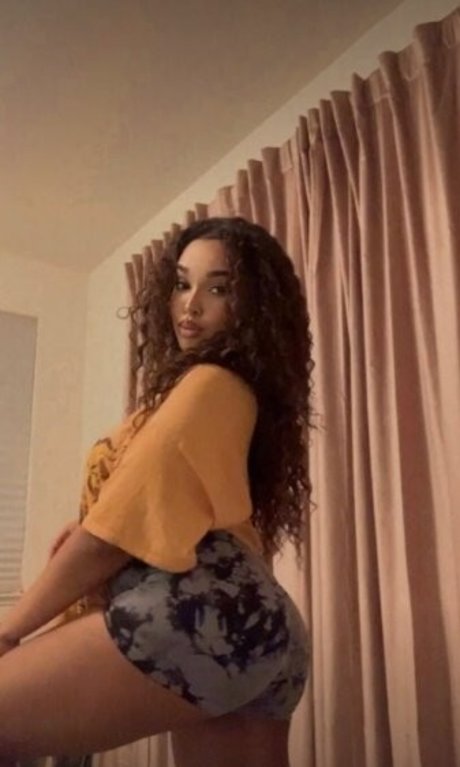 黒檀の巨乳オンリーファンズ セクシーxxx 写真