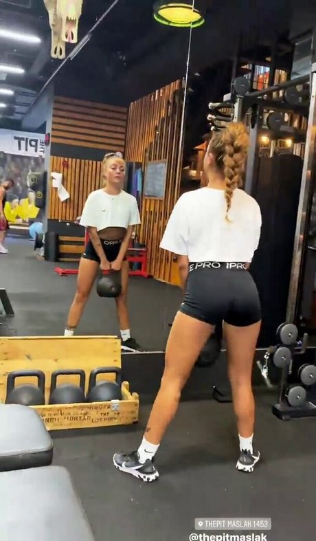 大学生カップルのオンリーファンズ ホットヌード 写真