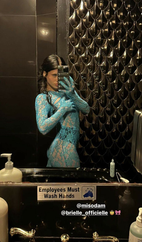 巨乳の赤毛オンリーファンズ 美しいヌード 写真