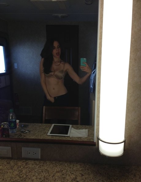 ラバーオンリーファン 美しい裸 画像