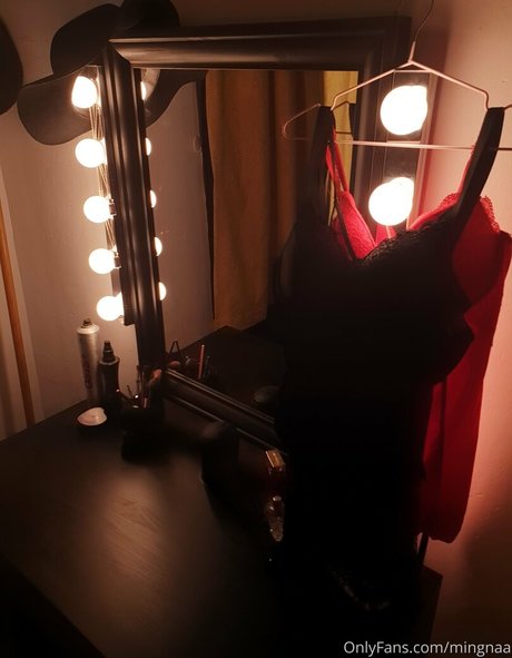 mingnaa ポルノスター アダルト 写真