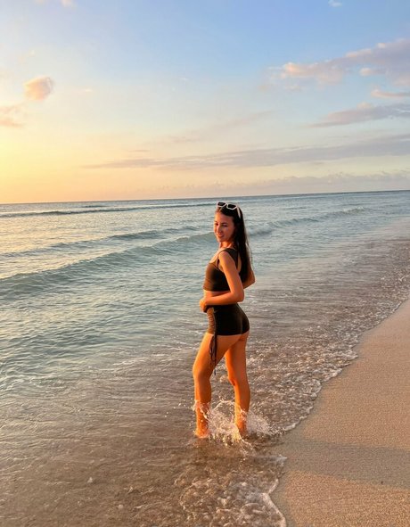 ゴスティーンオンリーファンズ エロチック 写真