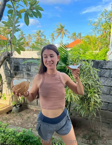 裸の熟女オンリーファンズ 無料ヌード 画像