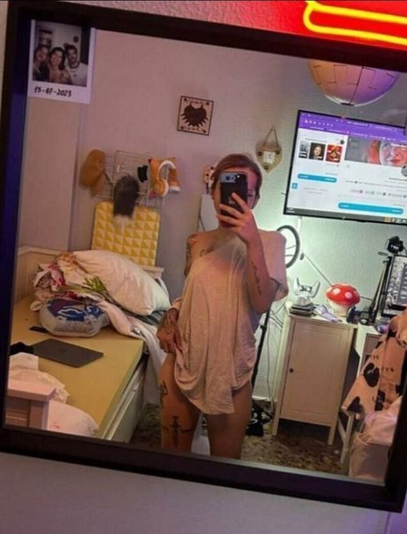 xhuronax ポルノモデル 写真