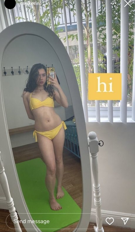 足ヌードオンリーファンズ 美しいヌード 写真