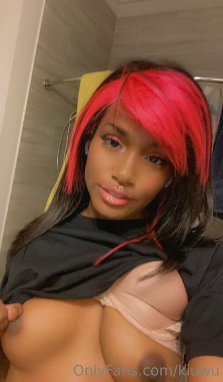 若い黒人女性オンリーファンズ ポルノ 画像