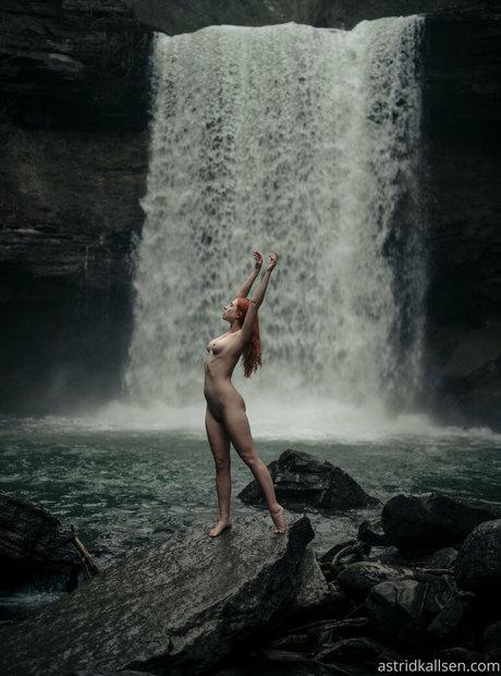 Astridadventures 裸の女優 写真