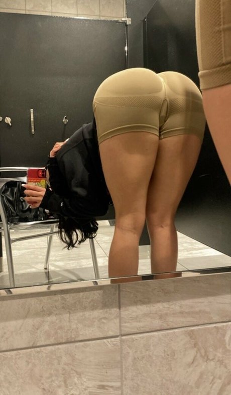 巨乳の熟女オンリーファンズ 無料ポルノ 写真