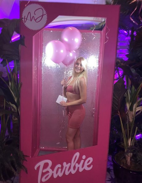 freshmanblondie18 スター ヌード 画像