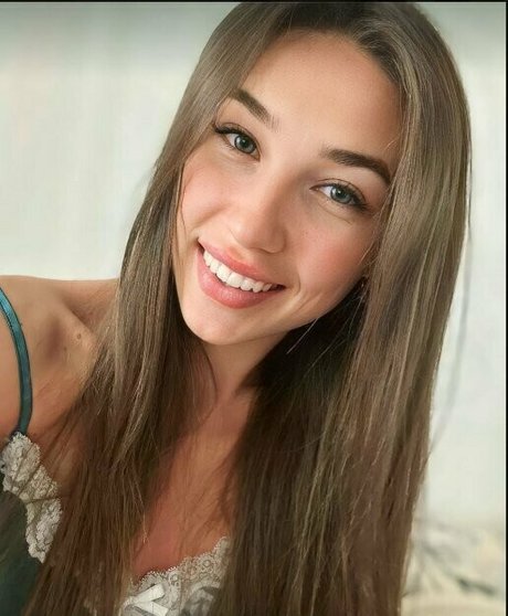 熟女メガネOnlyFans セクシー裸 画像