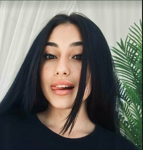 ミニドレス OnlyFans 美しいヌード 写真