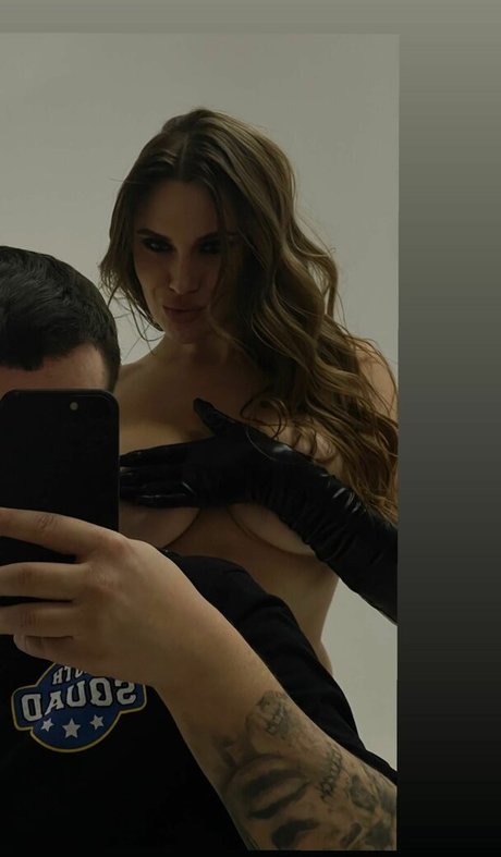 Anisa Kiss 限定モデル 写真