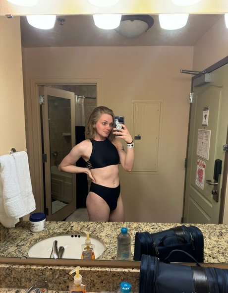 ブラックマジックオンリーファンズ セクシー 画像