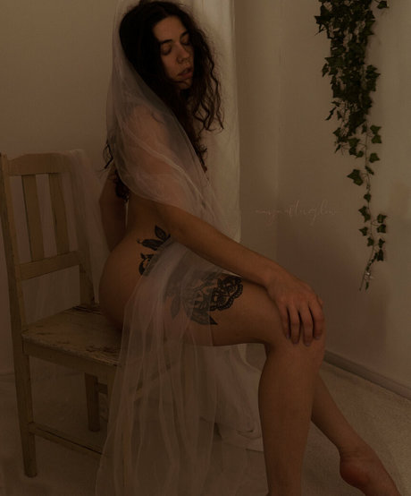 anya__afterglowfree スター ヌード 写真