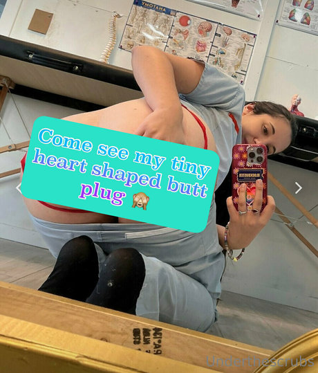 underthescrubs かわいいモデル 写真