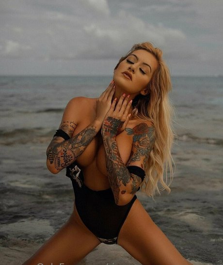 riannaconnercarpenter セックスポルノスター 写真