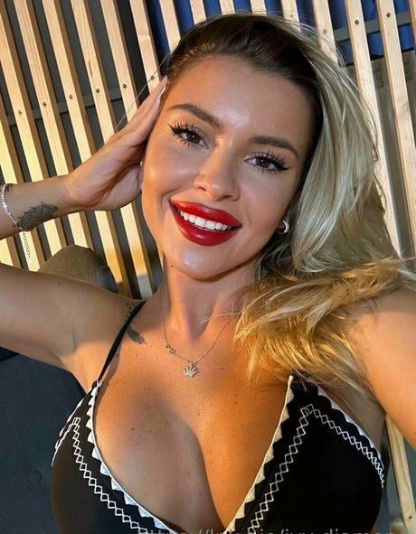 毛深いラテン系オンリーファンズ ポルノ 写真