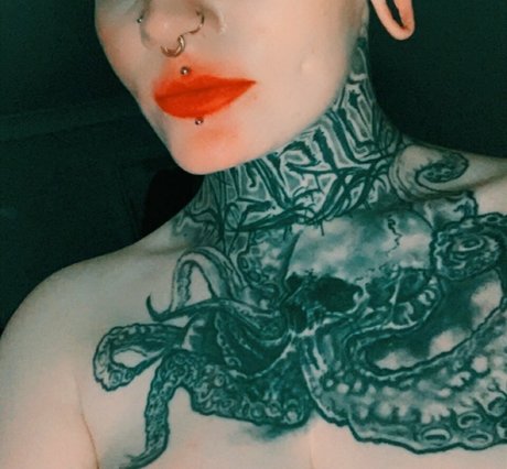 ブラックマジックオンリーファンズ アート裸 写真