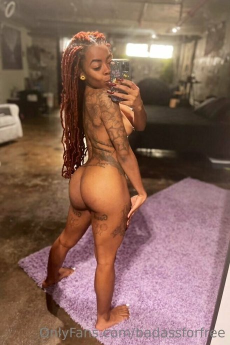 badassforfree アダルトスター 写真