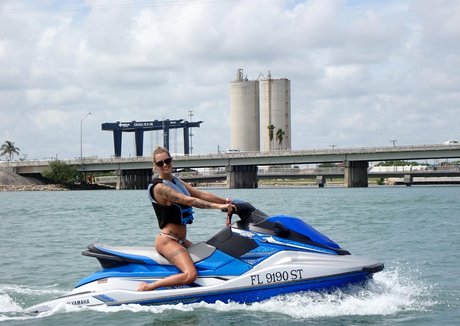 ルビーオンリーファン ホットヌード 画像