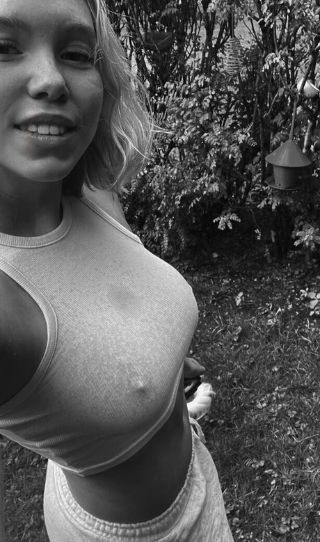 Erikalindgr3n 独占女優 画像