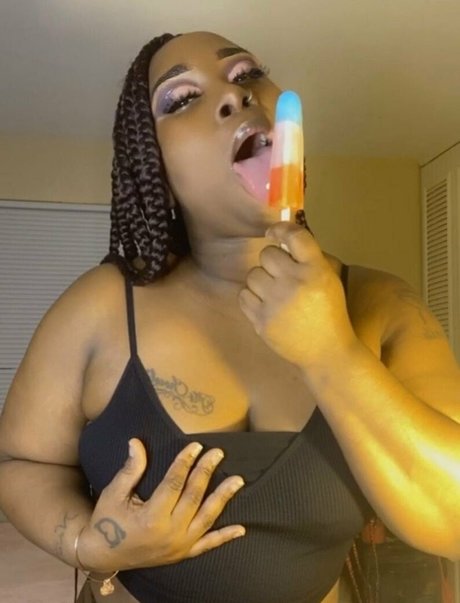 毛深いラテン系オンリーファンズ 素敵 画像