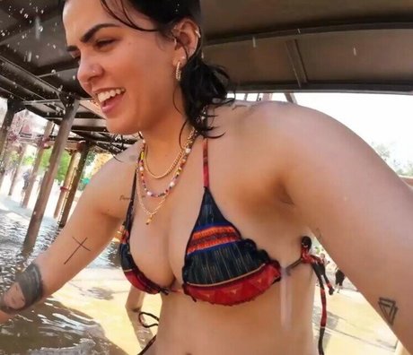 足を舐めるOnlyFans ポルノ 写真