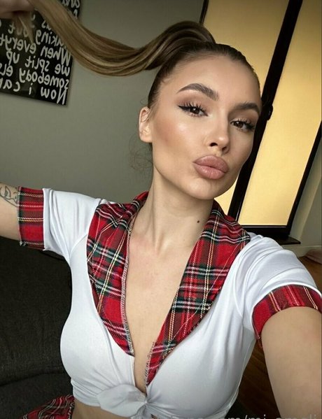 太めのブロンドオンリーファンズ ポルノ 写真