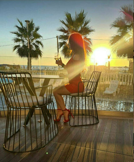 50歳のOnlyFans 美しい 画像