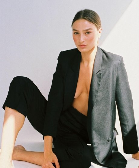 Gal Amir HDモデル 写真