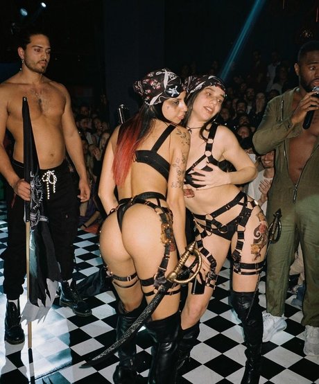 巨乳義母OnlyFans エロチック 写真