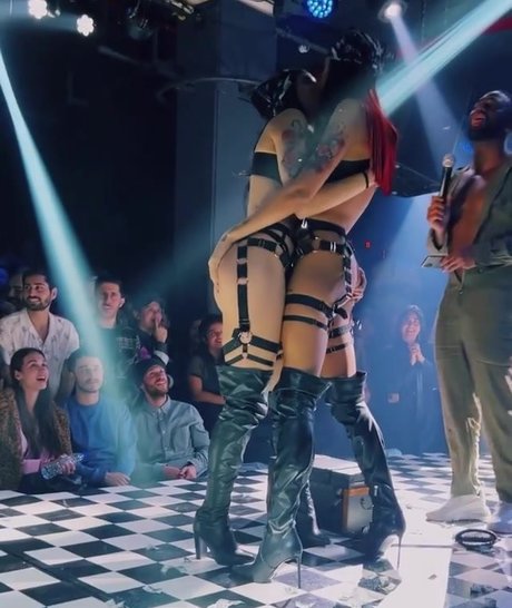 OnlyFansの普及 エロ 写真