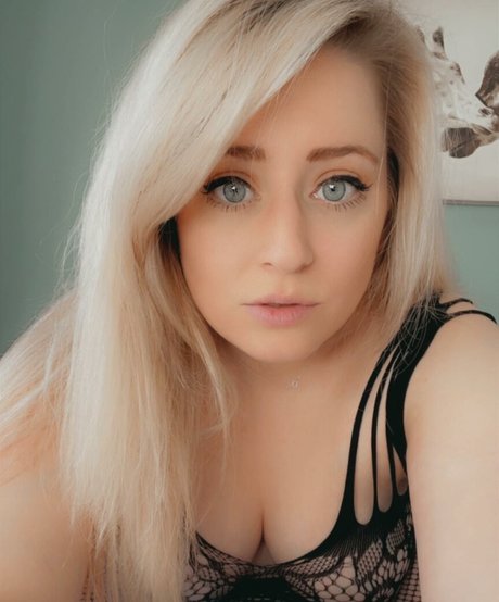 お金 オンリーファンズ ポルノ 写真