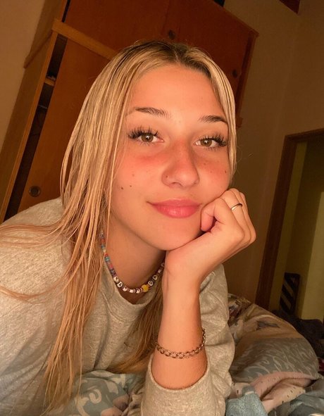 18歳以下の無料OnlyFans セクシー裸 画像