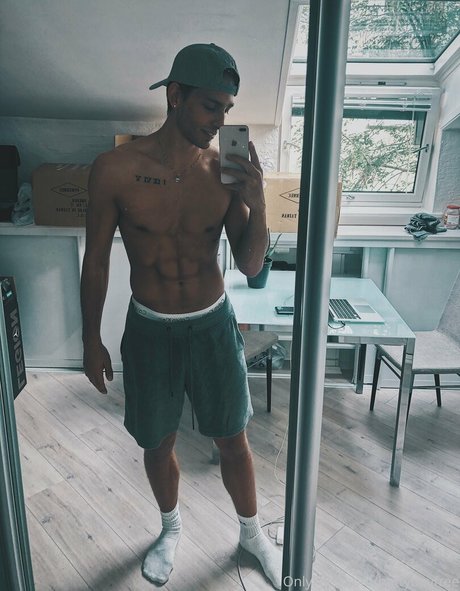 battyboyfree HDポルノスター 画像