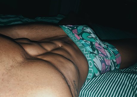 battyboyfree エロティックなポルノスター 写真