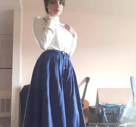 毛深いラテン系オンリーファンズ セクシー裸 写真