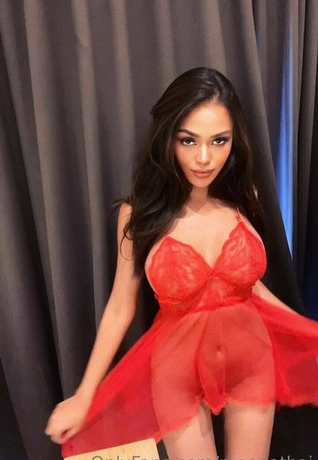 小柄なティーンオンリーファン アダルト 写真