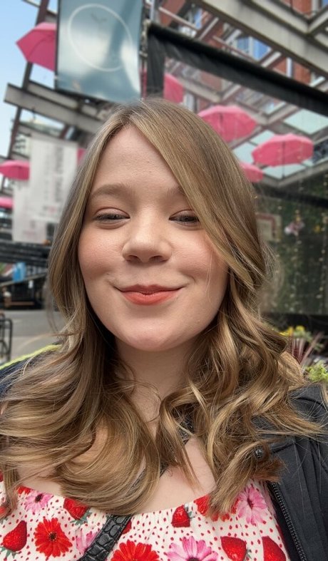 大学生カップルのオンリーファンズ トップ 写真