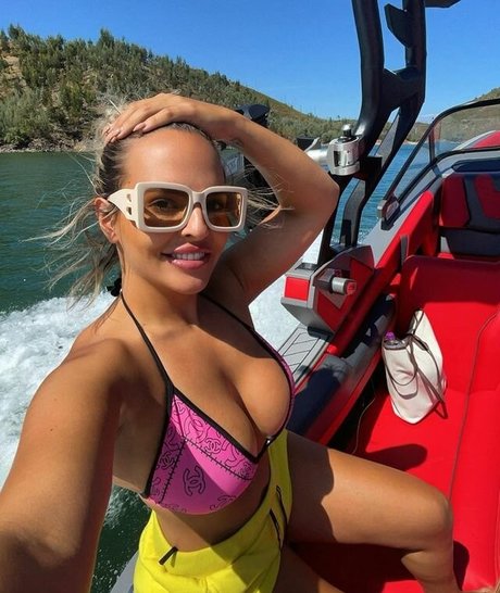 大きな乳首オンリーファンズ HD ギャラリー