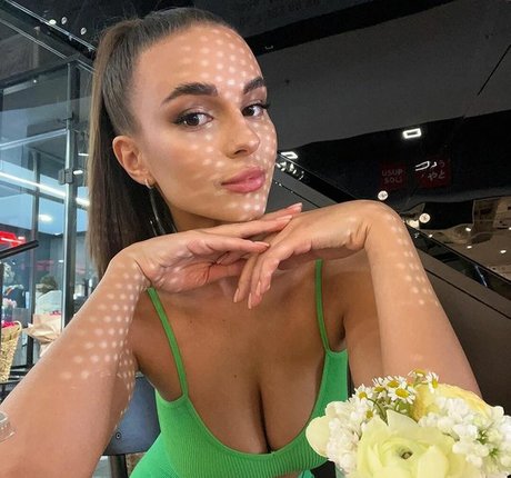 Irina Repei セックス女優 画像