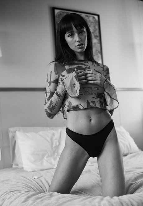 ラバーオンリーファン 無料エロ 写真