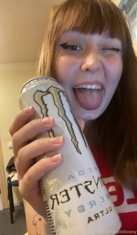 巨大なチンポを持つシーメールオンリーファンズ セクシー ギャラリー