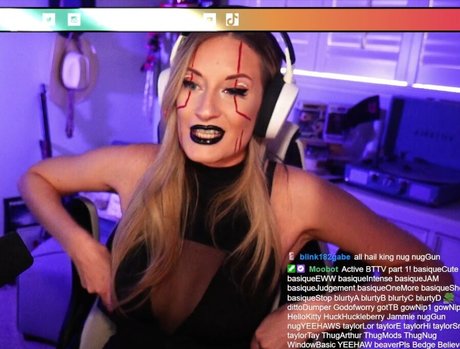 クーガーオンリーファンズ エロチック 写真