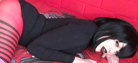 ゴス3P OnlyFans アダルト無料 写真